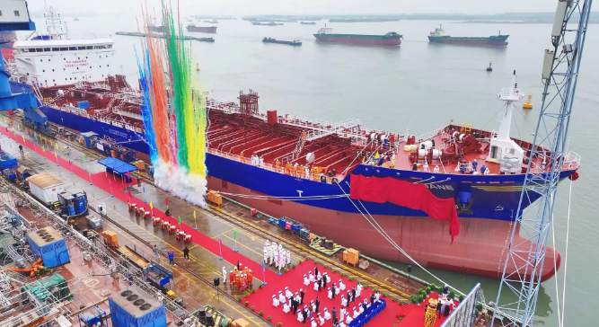 揚(yáng)州金陵25000噸雙相不銹鋼化學(xué)品船命名交付